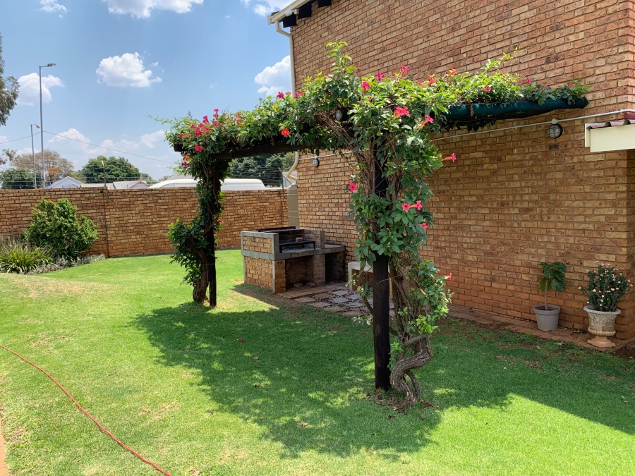 3 Bedroom Property for Sale in Die Wilgers Gauteng