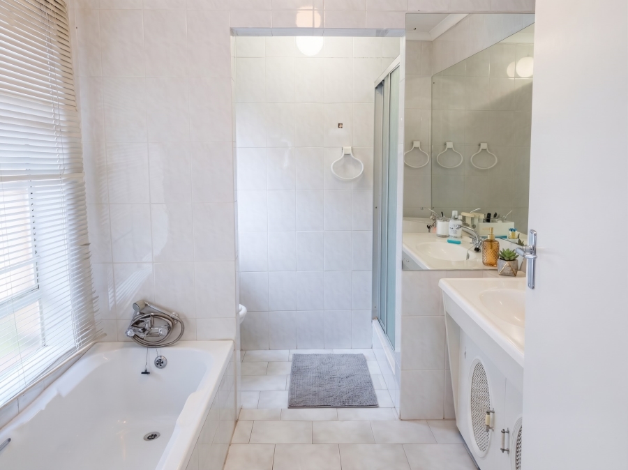 3 Bedroom Property for Sale in Die Wilgers Gauteng