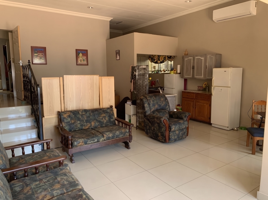 1 Bedroom Property for Sale in Faerie Glen Gauteng