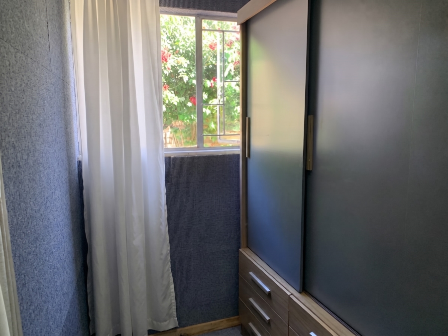 1 Bedroom Property for Sale in Faerie Glen Gauteng