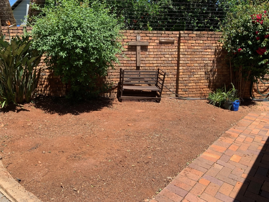 1 Bedroom Property for Sale in Faerie Glen Gauteng