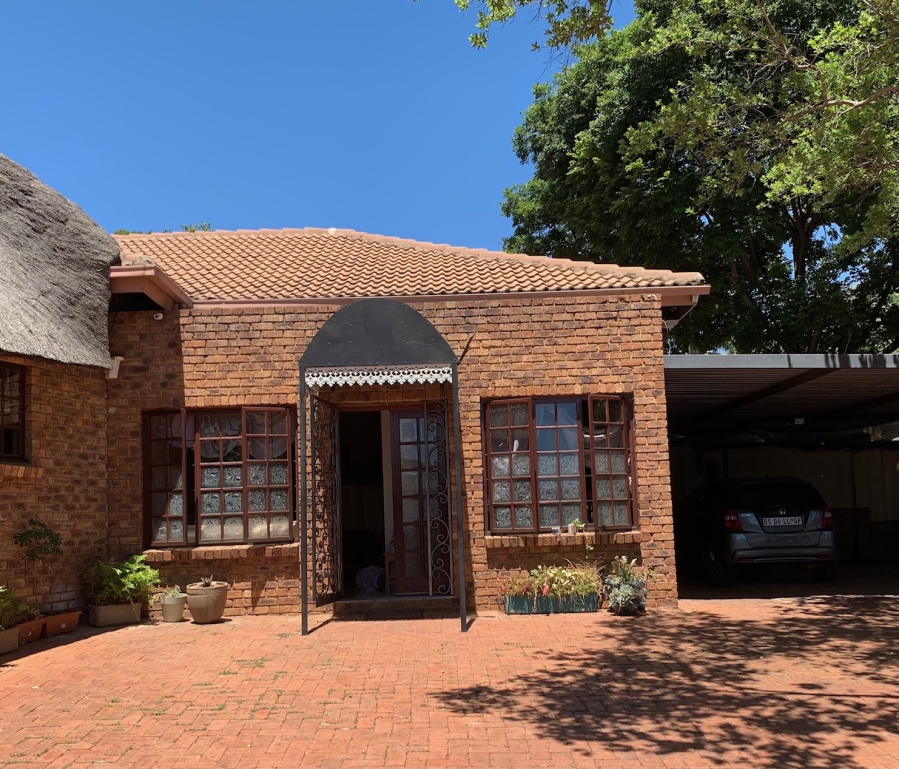 1 Bedroom Property for Sale in Faerie Glen Gauteng