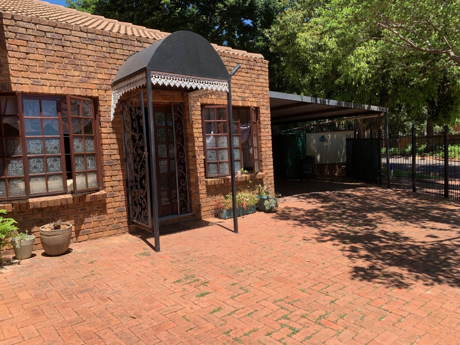 1 Bedroom Property for Sale in Faerie Glen Gauteng