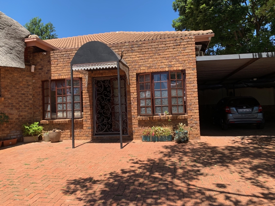 1 Bedroom Property for Sale in Faerie Glen Gauteng