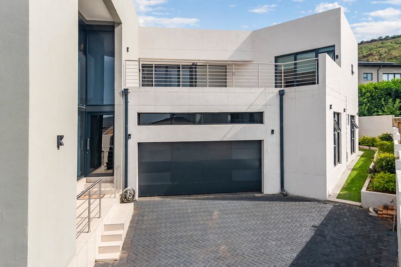 To Let 4 Bedroom Property for Rent in Homes Haven Gauteng