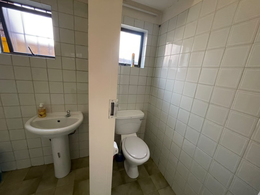 To Let Commercial Property for Rent in Farrar Park Gauteng