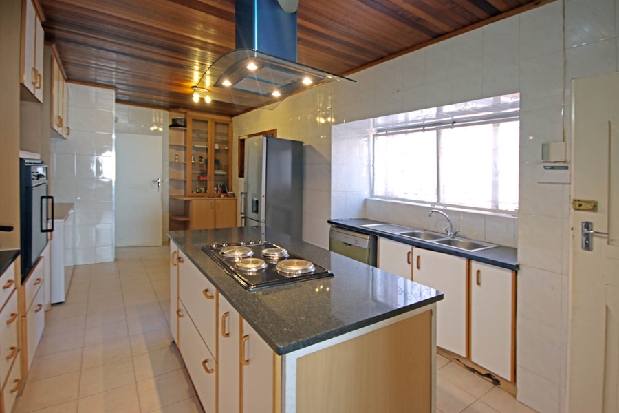 6 Bedroom Property for Sale in Blairgowrie Gauteng