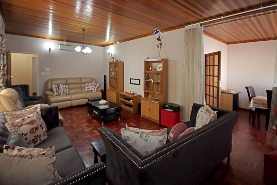 6 Bedroom Property for Sale in Blairgowrie Gauteng