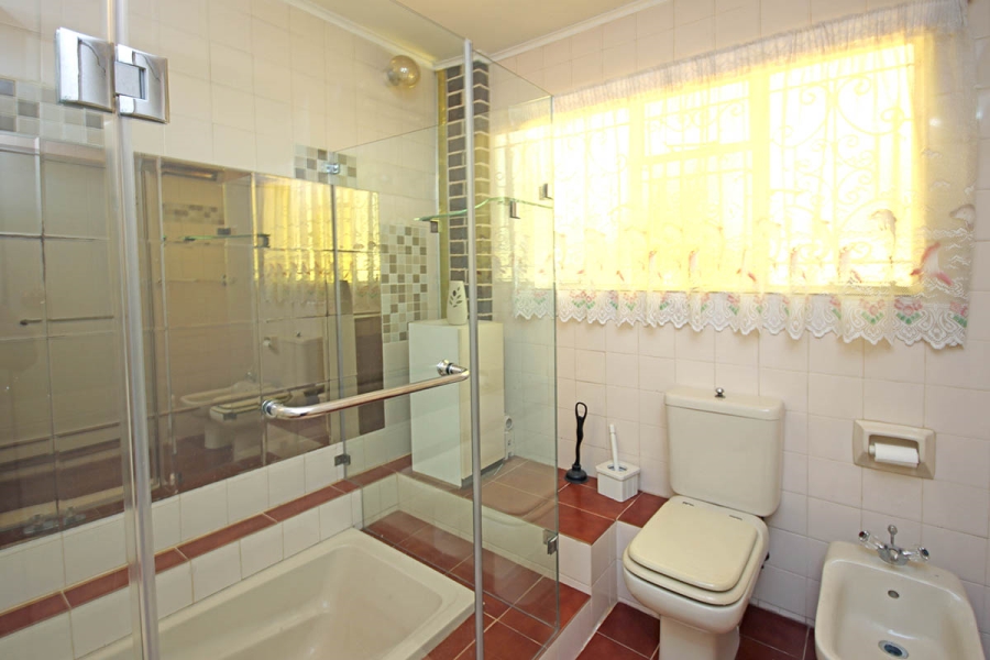 6 Bedroom Property for Sale in Blairgowrie Gauteng