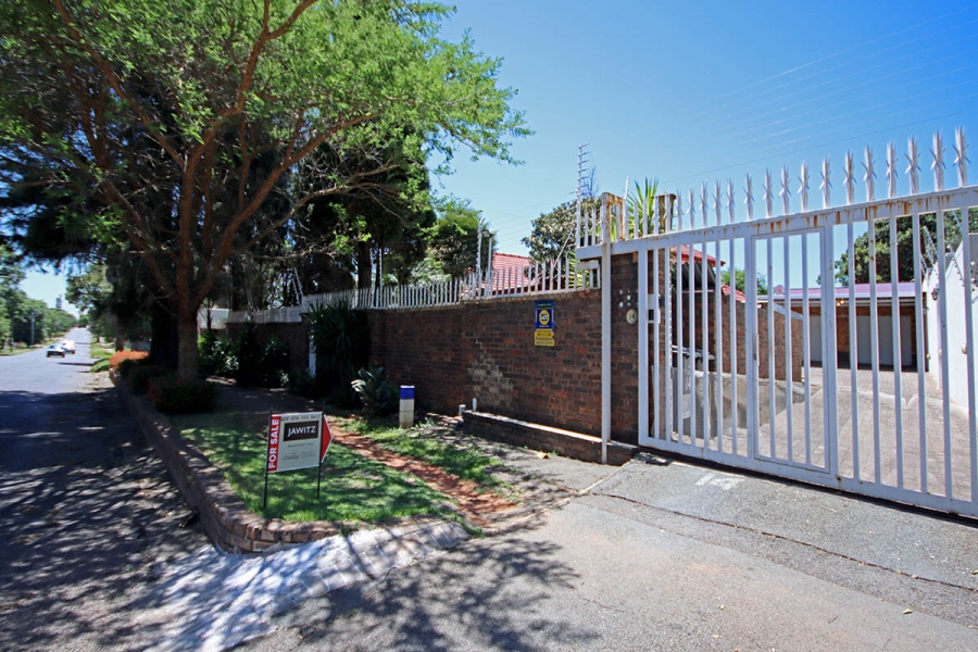 6 Bedroom Property for Sale in Blairgowrie Gauteng
