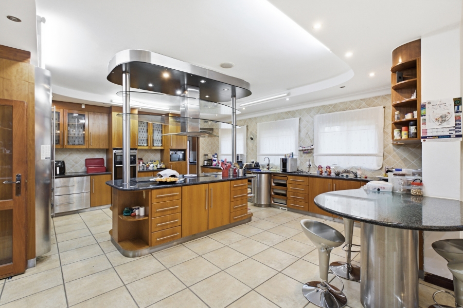 6 Bedroom Property for Sale in Woodmead Gauteng