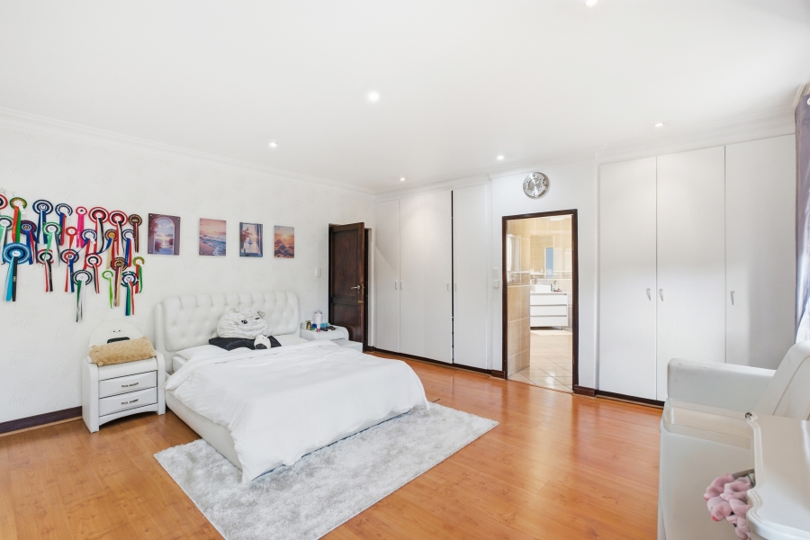 6 Bedroom Property for Sale in Woodmead Gauteng
