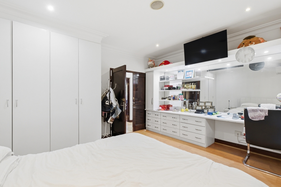 6 Bedroom Property for Sale in Woodmead Gauteng