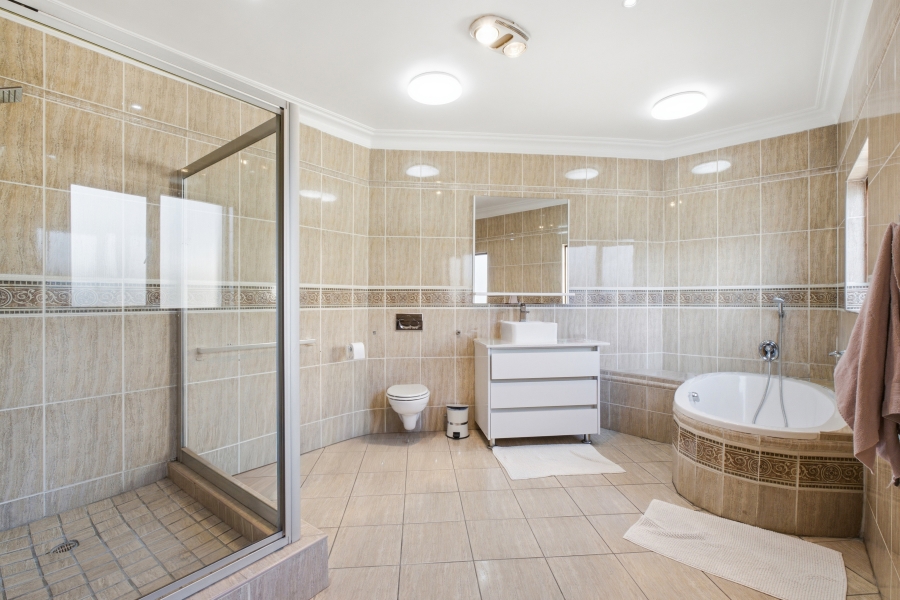 6 Bedroom Property for Sale in Woodmead Gauteng