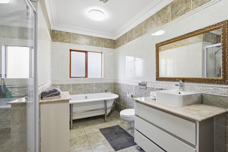 6 Bedroom Property for Sale in Woodmead Gauteng