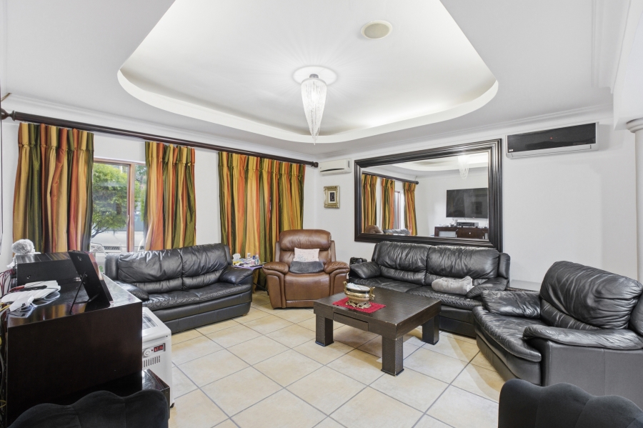 6 Bedroom Property for Sale in Woodmead Gauteng
