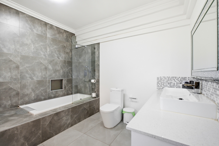 6 Bedroom Property for Sale in Woodmead Gauteng