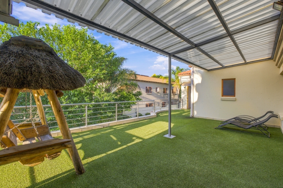 6 Bedroom Property for Sale in Woodmead Gauteng