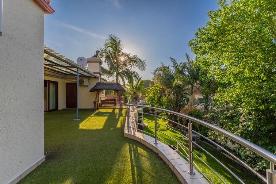 6 Bedroom Property for Sale in Woodmead Gauteng