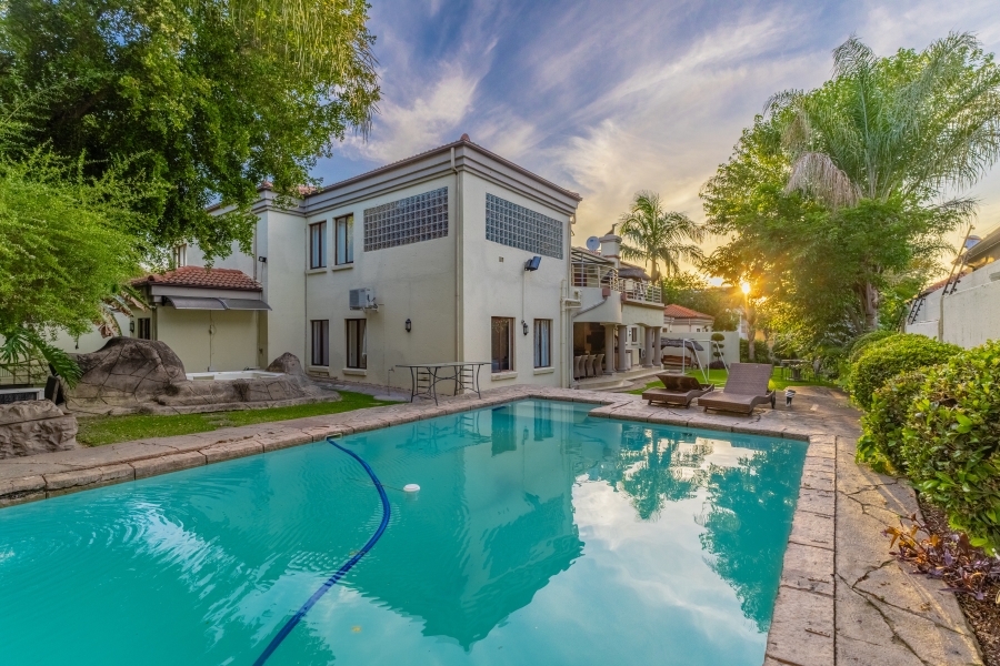 6 Bedroom Property for Sale in Woodmead Gauteng