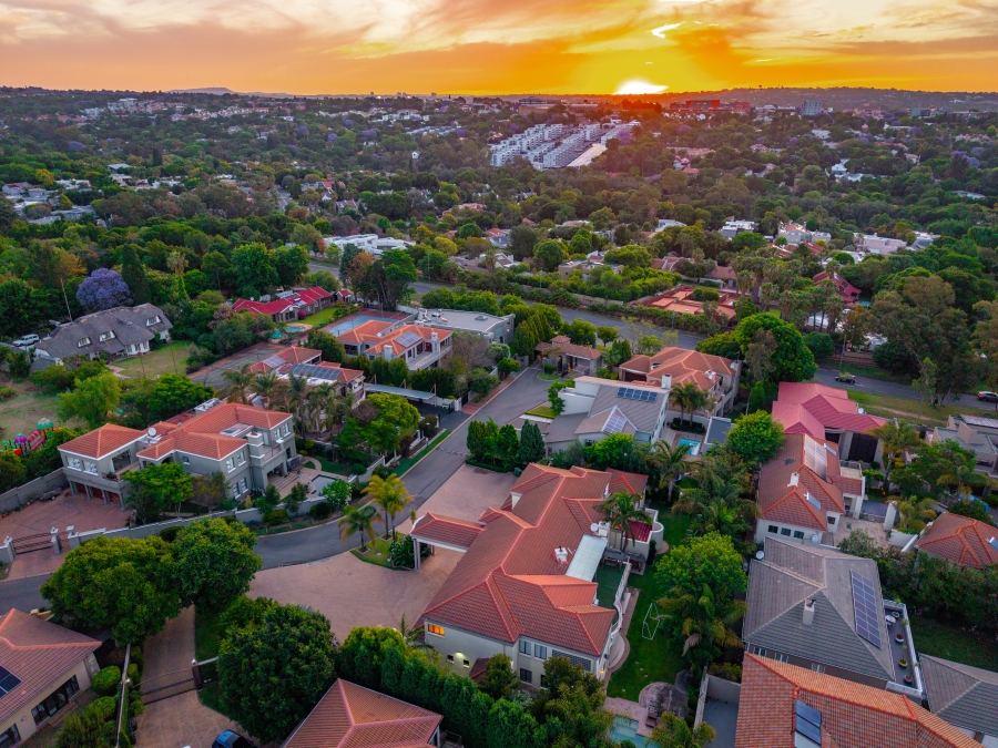 6 Bedroom Property for Sale in Woodmead Gauteng