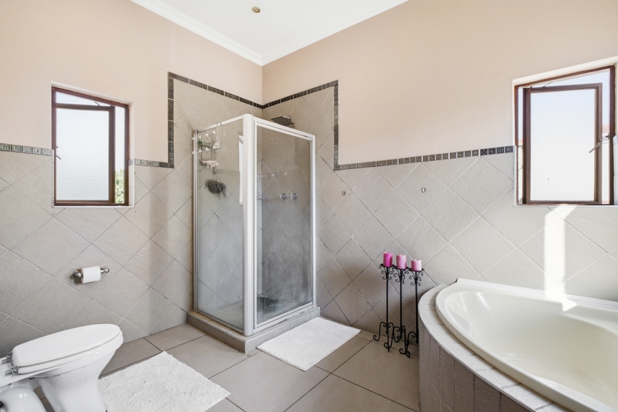 4 Bedroom Property for Sale in Broadacres Gauteng