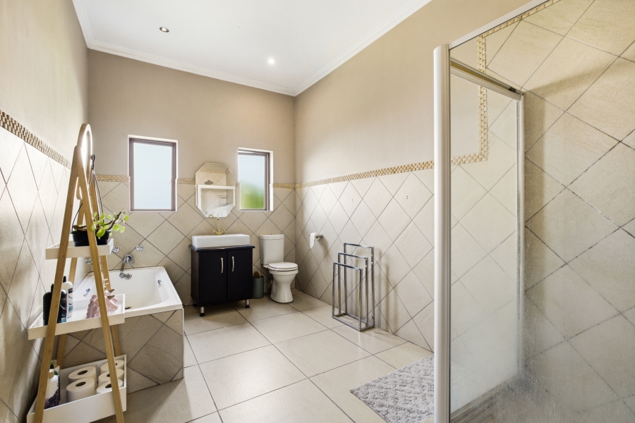 4 Bedroom Property for Sale in Broadacres Gauteng