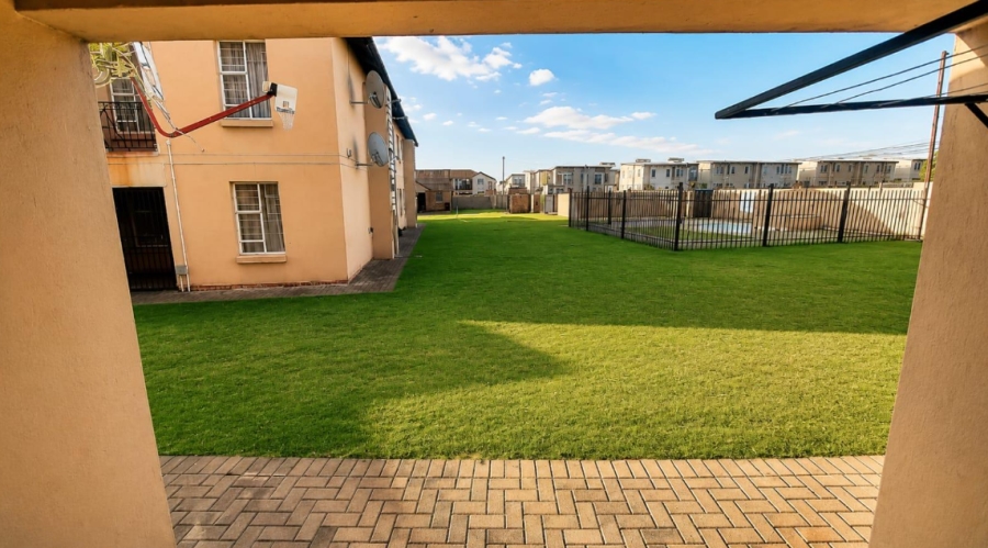 2 Bedroom Property for Sale in Albertsdal Gauteng