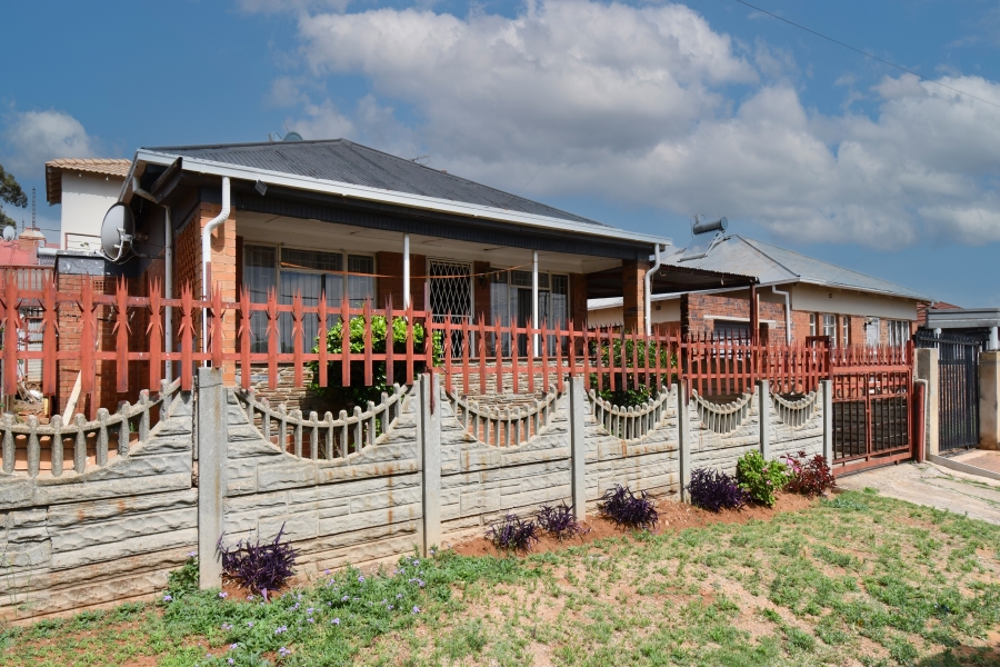 6 Bedroom Property for Sale in Coronationville Gauteng