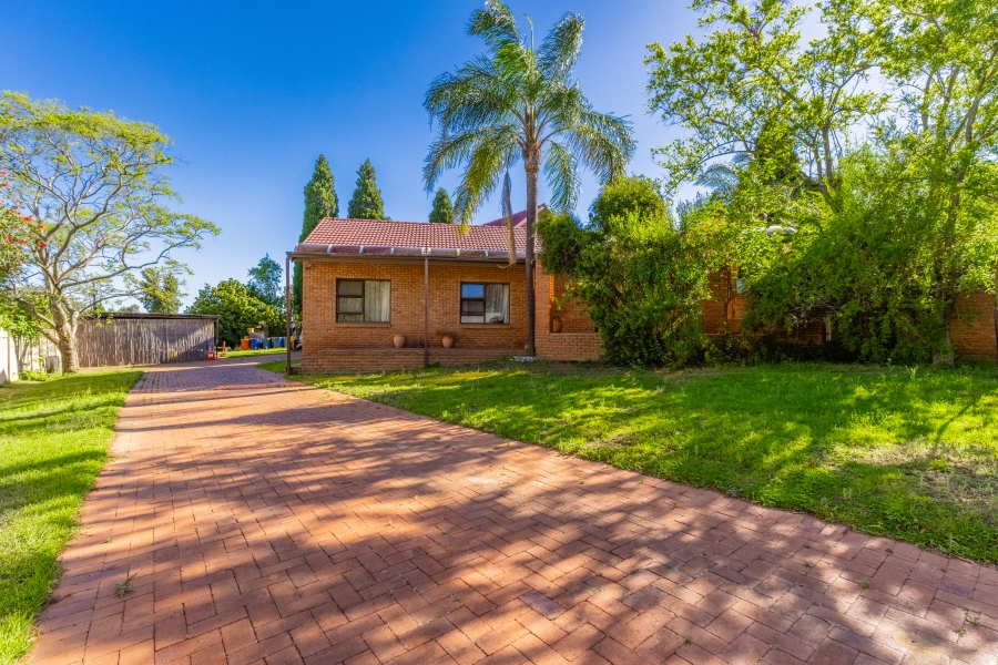 4 Bedroom Property for Sale in Paulshof Gauteng
