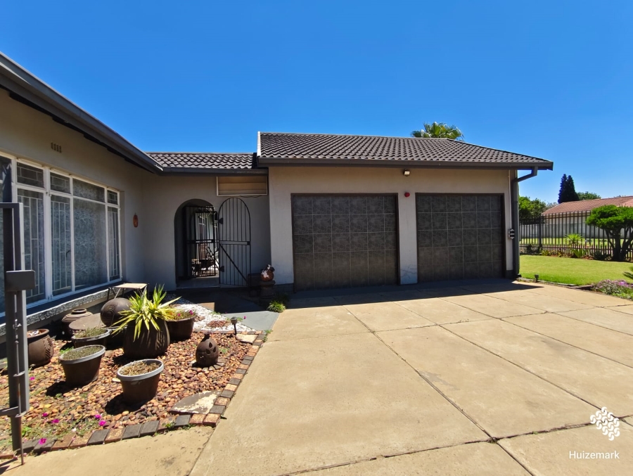 3 Bedroom Property for Sale in Vanderbijlpark SE 6 Gauteng