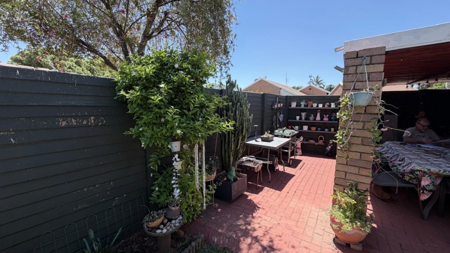 2 Bedroom Property for Sale in Annlin Gauteng