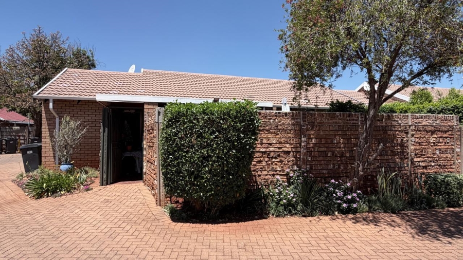 2 Bedroom Property for Sale in Annlin Gauteng