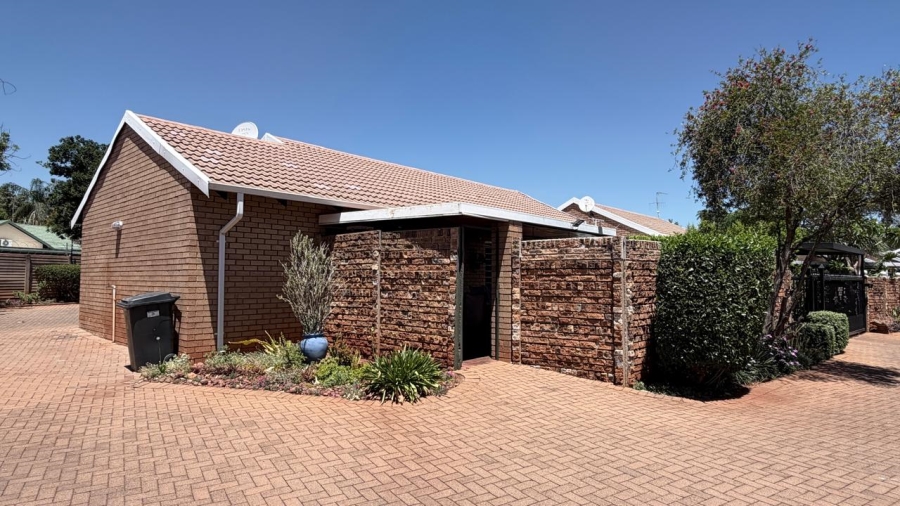 2 Bedroom Property for Sale in Annlin Gauteng