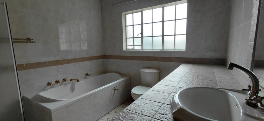 To Let 5 Bedroom Property for Rent in Lakefield Gauteng