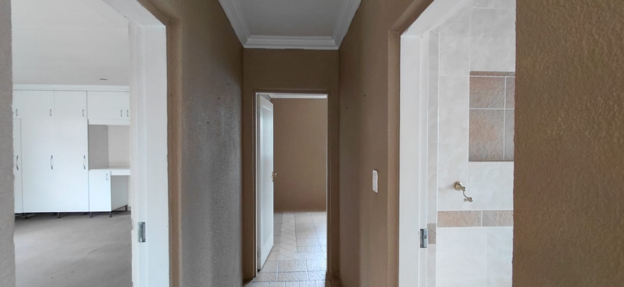 To Let 5 Bedroom Property for Rent in Lakefield Gauteng