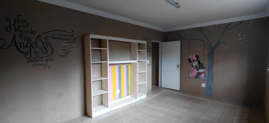 To Let 5 Bedroom Property for Rent in Lakefield Gauteng