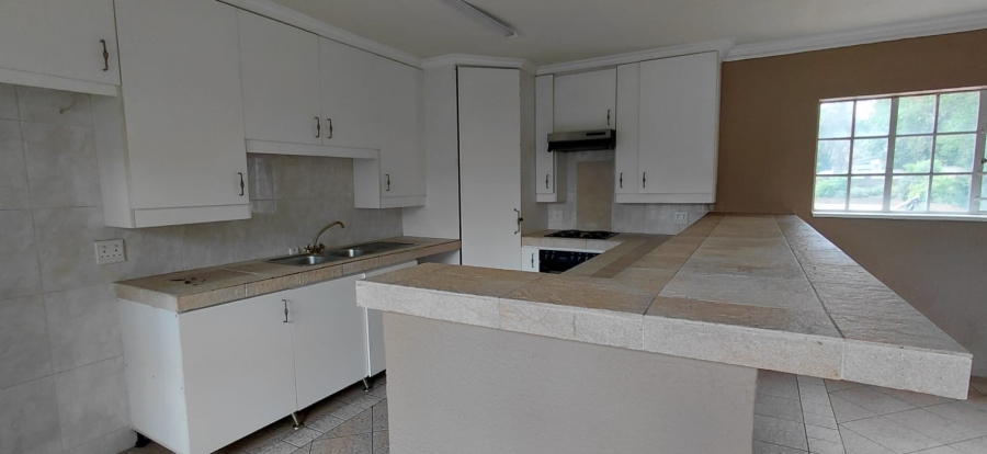 To Let 5 Bedroom Property for Rent in Lakefield Gauteng