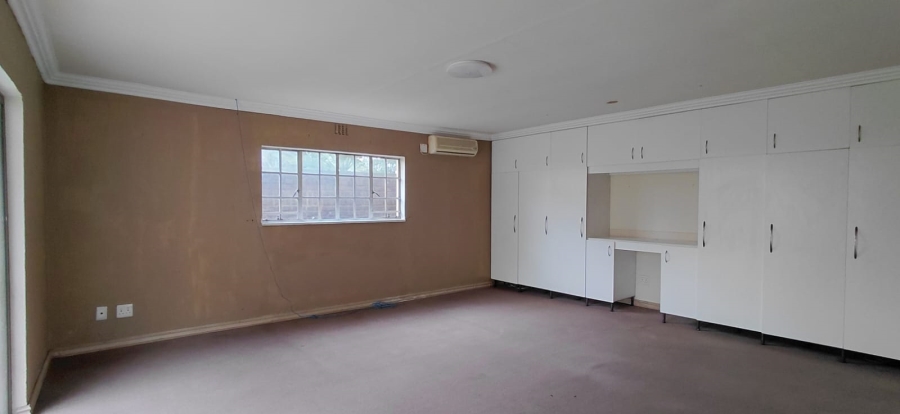 To Let 5 Bedroom Property for Rent in Lakefield Gauteng