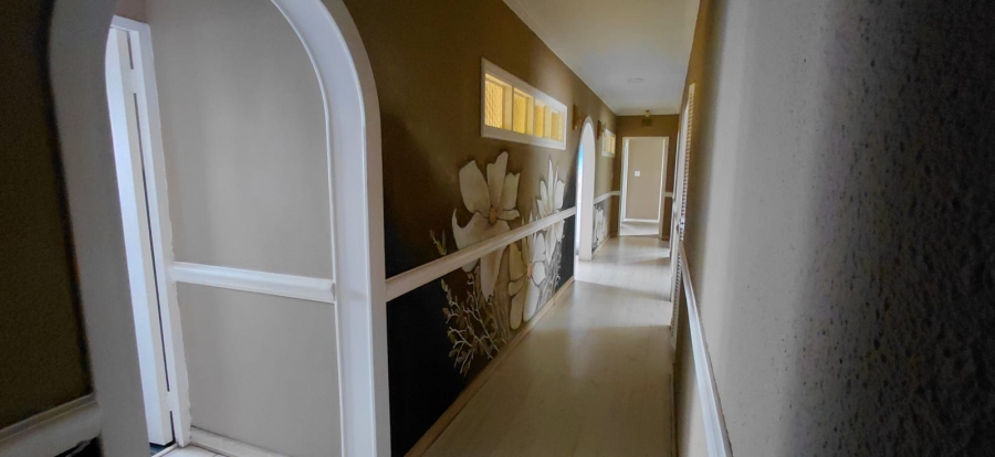 To Let 5 Bedroom Property for Rent in Lakefield Gauteng