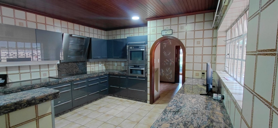 To Let 5 Bedroom Property for Rent in Lakefield Gauteng