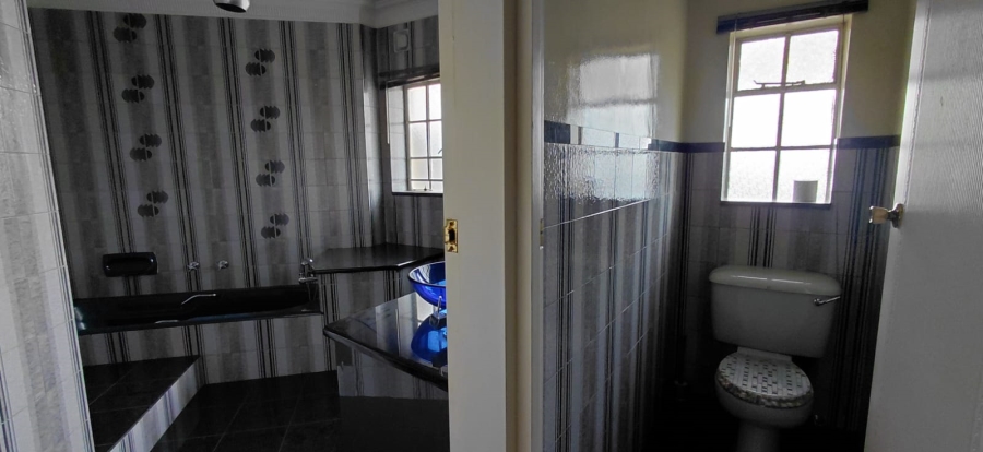 To Let 5 Bedroom Property for Rent in Lakefield Gauteng