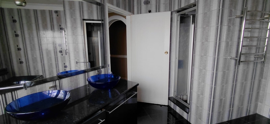 To Let 5 Bedroom Property for Rent in Lakefield Gauteng