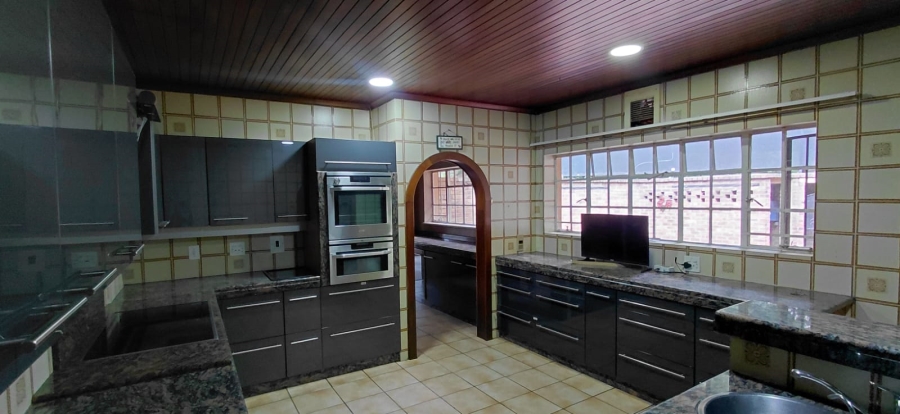 To Let 5 Bedroom Property for Rent in Lakefield Gauteng