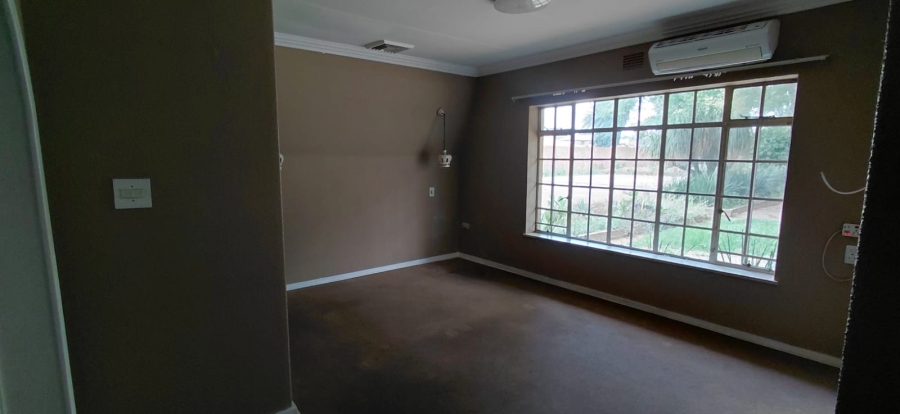 To Let 5 Bedroom Property for Rent in Lakefield Gauteng