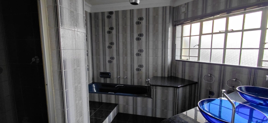 To Let 5 Bedroom Property for Rent in Lakefield Gauteng