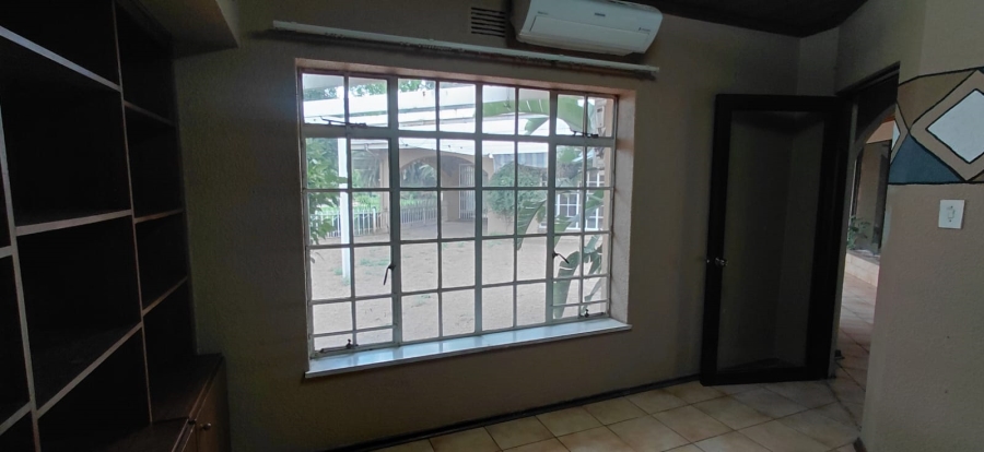 To Let 5 Bedroom Property for Rent in Lakefield Gauteng