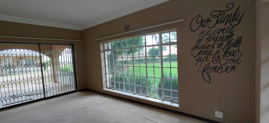 To Let 5 Bedroom Property for Rent in Lakefield Gauteng
