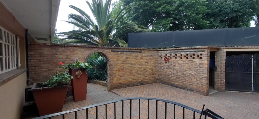 To Let 5 Bedroom Property for Rent in Lakefield Gauteng