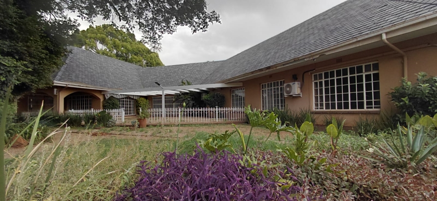 To Let 5 Bedroom Property for Rent in Lakefield Gauteng